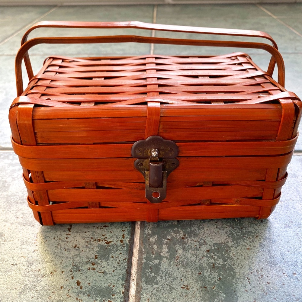 Vintage 1950s basket purse